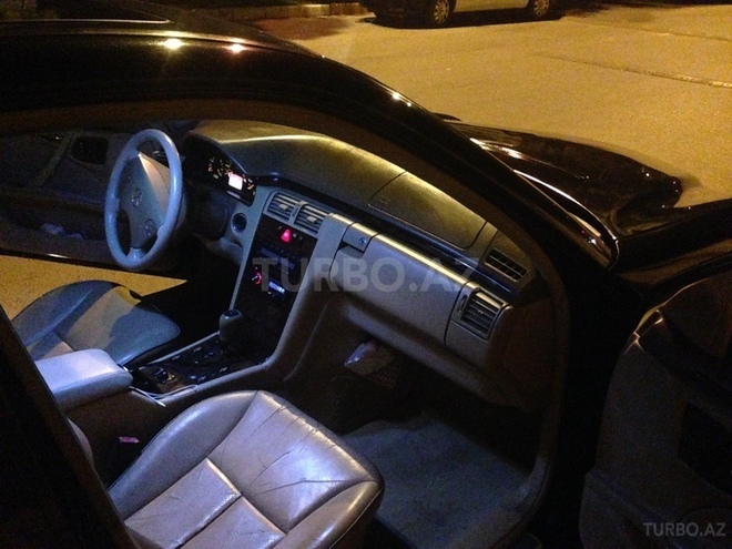 Mercedes E 320 2000, 255,000 km - 3.2 л - Bakı