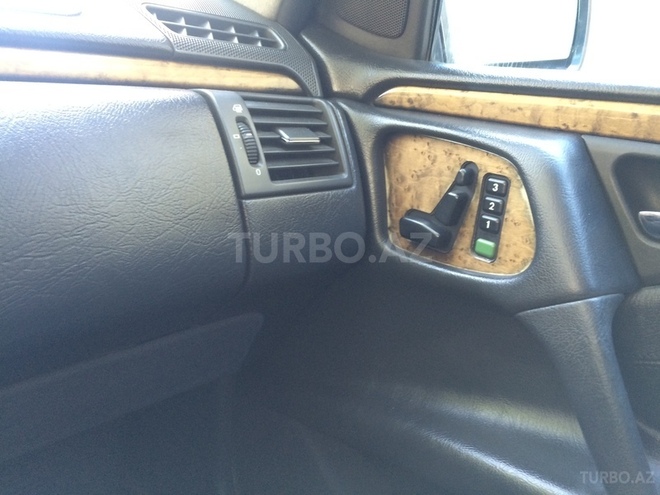 Mercedes E 320 1999, 297,000 km - 3.2 l - Bakı