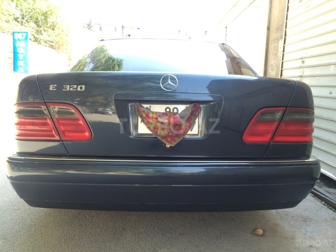 Mercedes E 320 1999, 297,000 km - 3.2 l - Bakı