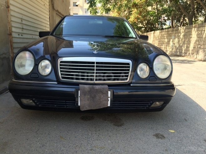 Mercedes E 320 1999, 297,000 km - 3.2 l - Bakı
