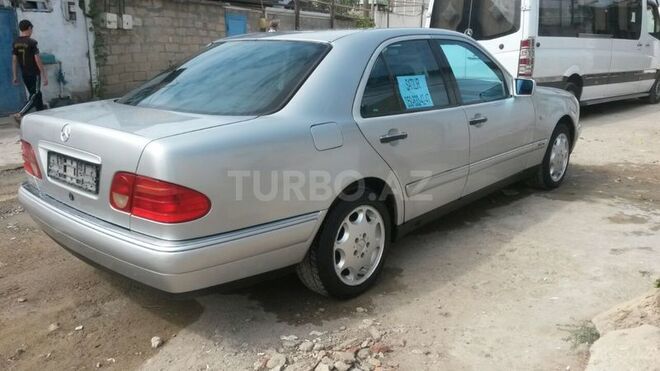 Mercedes E 240 1997, 285,000 km - 2.4 l - Bakı