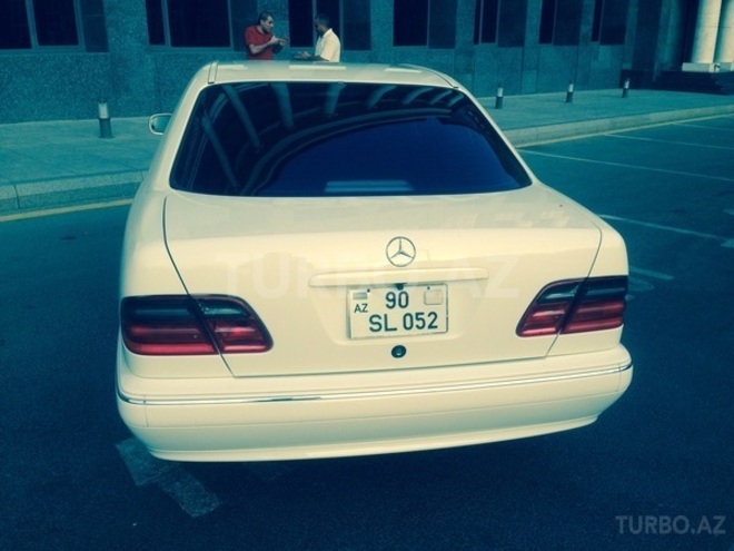 Mercedes E 240 2001, 216,000 km - 2.6 l - Bakı