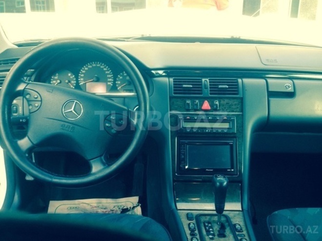 Mercedes E 240 2001, 216,000 km - 2.6 l - Bakı
