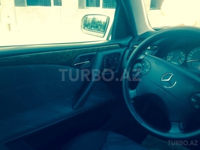 Mercedes E 240 2001, 216,000 km - 2.6 l - Bakı