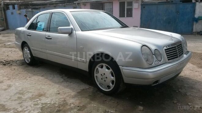 Mercedes E 240 1997, 280,000 km - 2.4 л - Bakı