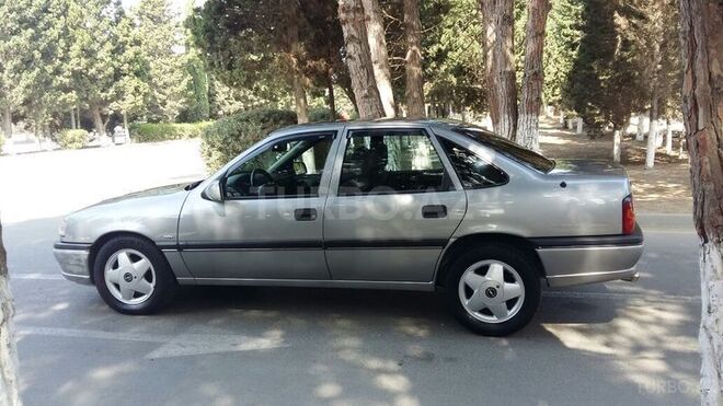 Opel Vectra 1994, 180,000 km - 2.0 л - Sumqayıt