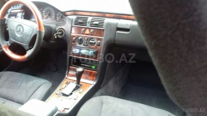 Mercedes E 240 1998, 280,000 km - 2.4 l - Sumqayıt
