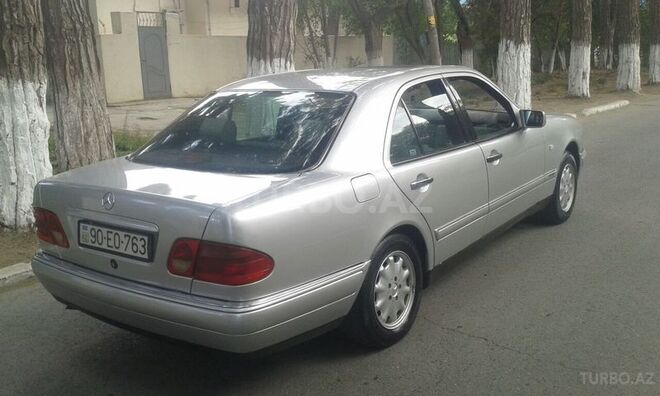 Mercedes E 220 1996, 250,000 km - 2.2 л - Sumqayıt