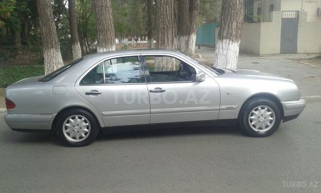 Mercedes E 220 1996, 250,000 km - 2.2 л - Sumqayıt