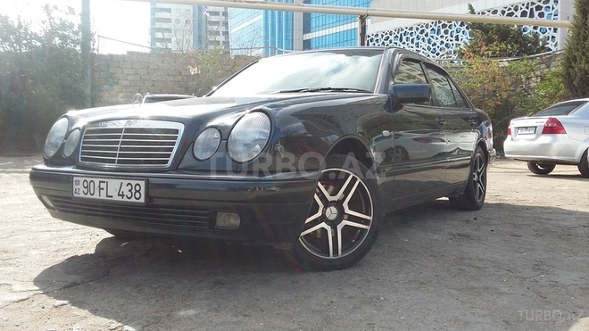 Mercedes E 230 1997, 289,000 km - 2.3 l - Bakı