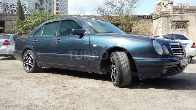 Mercedes E 230 1997, 289,000 km - 2.3 l - Bakı