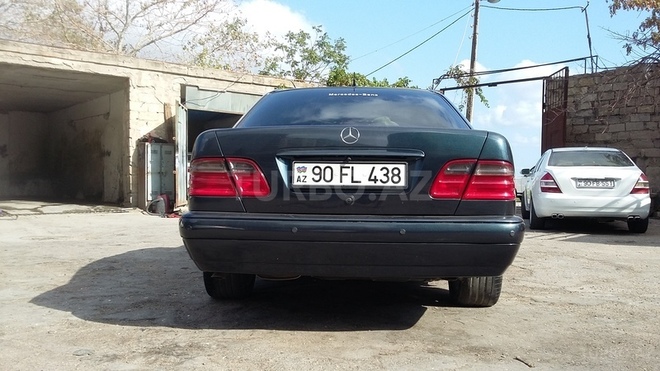 Mercedes E 230 1997, 289,000 km - 2.3 l - Bakı