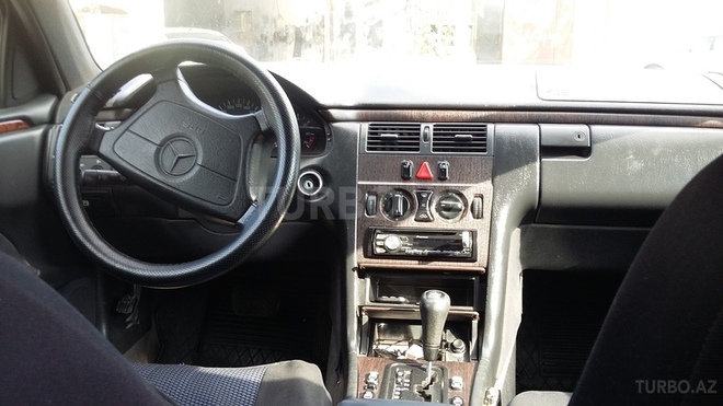 Mercedes E 230 1997, 289,000 km - 2.3 l - Bakı