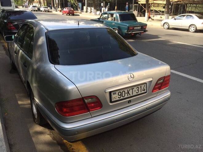 Mercedes E 220 1998, 123,456 km - 2.2 l - Sumqayıt