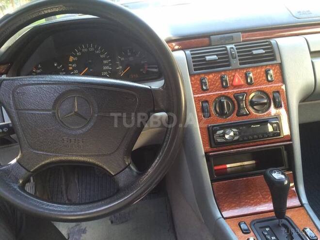 Mercedes E 220 1998, 123,456 km - 2.2 l - Sumqayıt