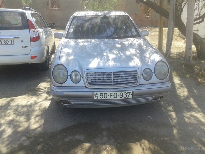 Mercedes E 220 1996, 93,078 km - 2.2 l - Bakı