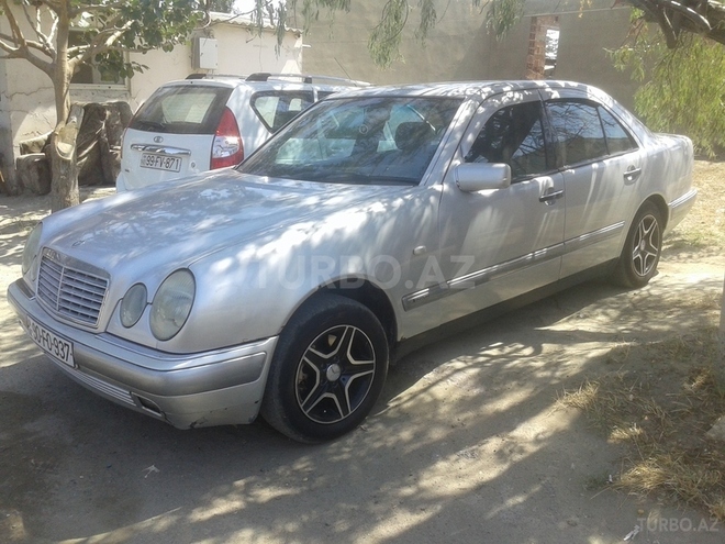 Mercedes E 220 1996, 93,078 km - 2.2 l - Bakı