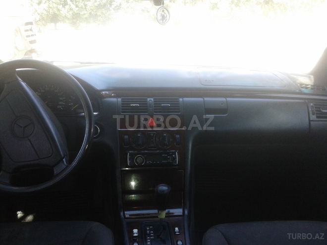 Mercedes E 220 1996, 93,078 km - 2.2 l - Bakı