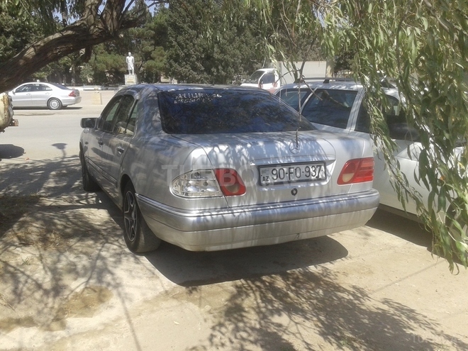 Mercedes E 220 1996, 93,078 km - 2.2 l - Bakı
