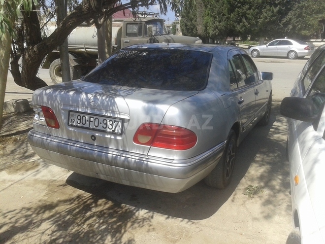 Mercedes E 220 1996, 93,078 km - 2.2 l - Bakı