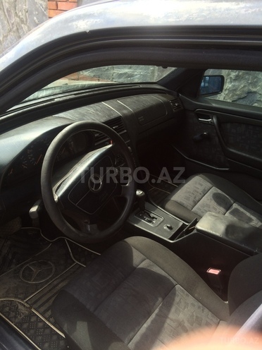 Mercedes C 180 1995, 360,000 km - 1.8 l - Qax