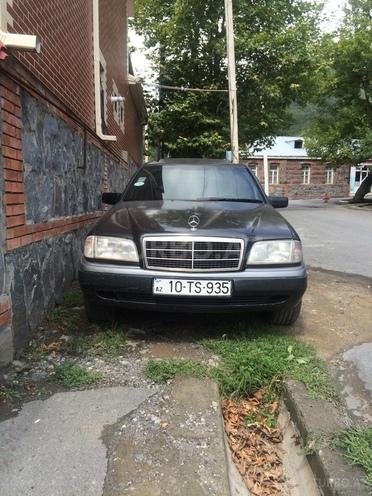 Mercedes C 180 1995, 360,000 km - 1.8 l - Qax