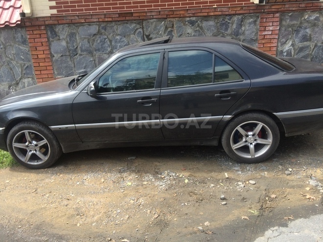 Mercedes C 180 1995, 360,000 km - 1.8 l - Qax