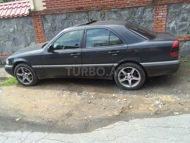 Mercedes C 180 1995, 360,000 km - 1.8 l - Qax
