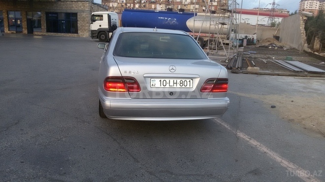 Mercedes E 240 2000, 319,116 km - 2.4 л - Xırdalan