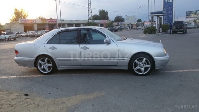 Mercedes E 240 2000, 319,116 km - 2.4 л - Xırdalan