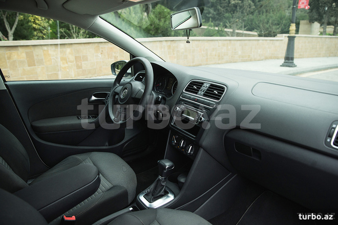 Volkswagen Polo 2009, 130,000 km - 1.4 л - Bakı