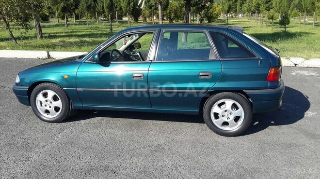 Opel Astra 1998, 220,000 km - 1.6 л - Balakən