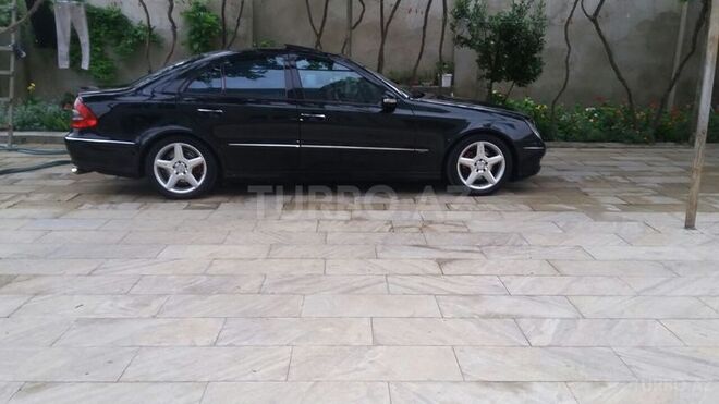Mercedes E 270 2004, 217,000 km - 2.7 l - Bakı