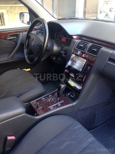 Mercedes E 220 2001, 283,000 km - 2.2 l - Bakı