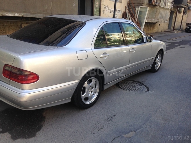Mercedes E 220 2001, 283,000 km - 2.2 l - Bakı