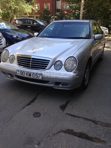 Mercedes E 220 2001, 283,000 km - 2.2 l - Bakı