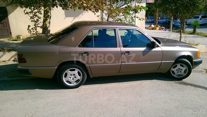 Mercedes E 200 1991, 430,000 km - 2.1 l - Bakı
