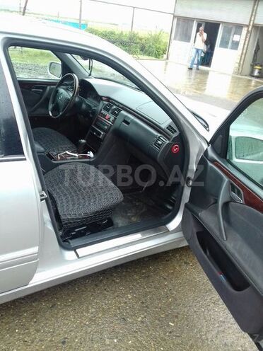 Mercedes E 240 2001, 390,000 km - 2.4 l - Bakı