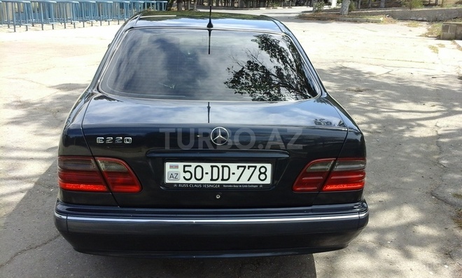 Mercedes E 220 2001, 236,000 km - 2.2 л - Sumqayıt