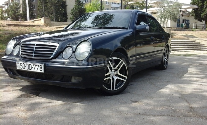 Mercedes E 220 2001, 236,000 km - 2.2 л - Sumqayıt