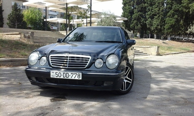Mercedes E 220 2001, 236,000 km - 2.2 л - Sumqayıt