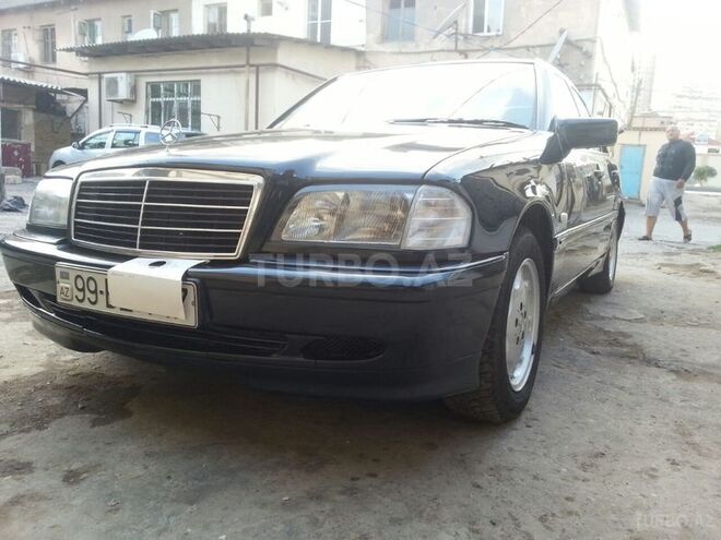 Mercedes C 220 2000, 200,000 km - 2.2 l - Bakı