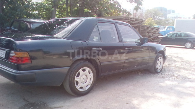 Mercedes E 230 1987, 200,000 km - 2.3 l - Bakı