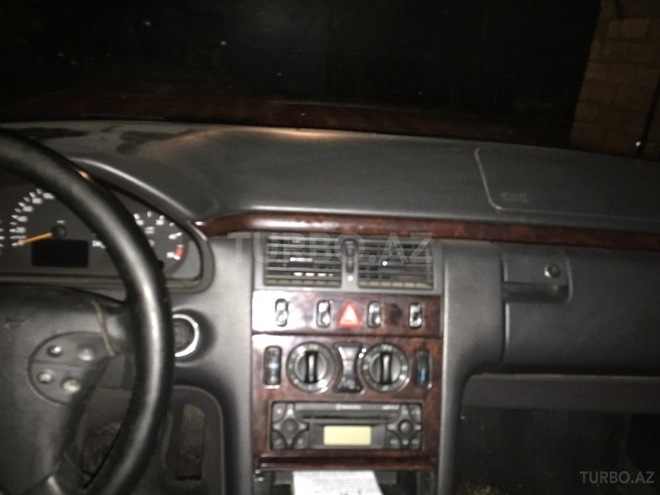 Mercedes E 220 2000, 217,000 km - 2.2 l - Yevlax