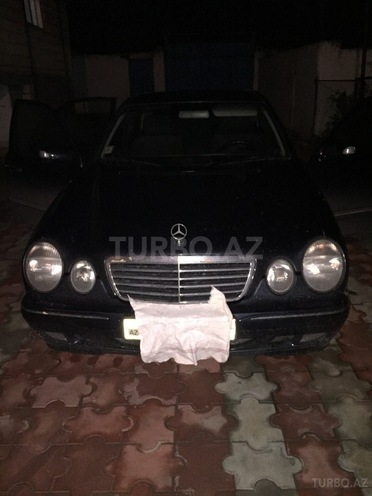 Mercedes E 220 2000, 217,000 km - 2.2 l - Yevlax