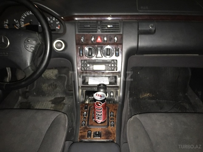 Mercedes E 220 2000, 217,000 km - 2.2 l - Yevlax
