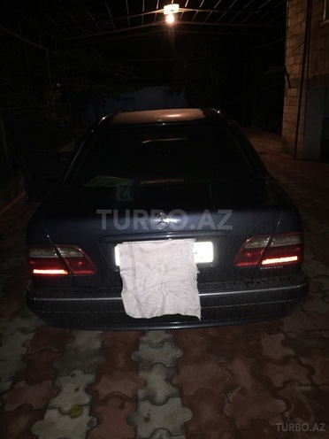 Mercedes E 220 2000, 217,000 km - 2.2 l - Yevlax