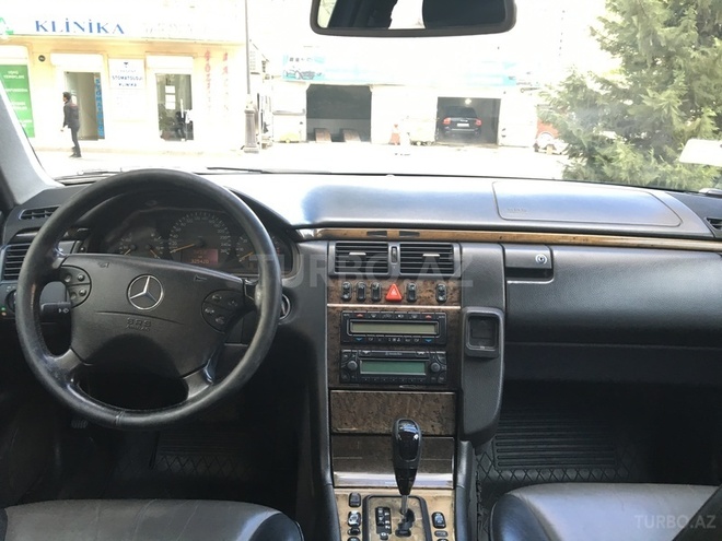 Mercedes E 320 2001, 250,000 km - 3.2 l - Bakı