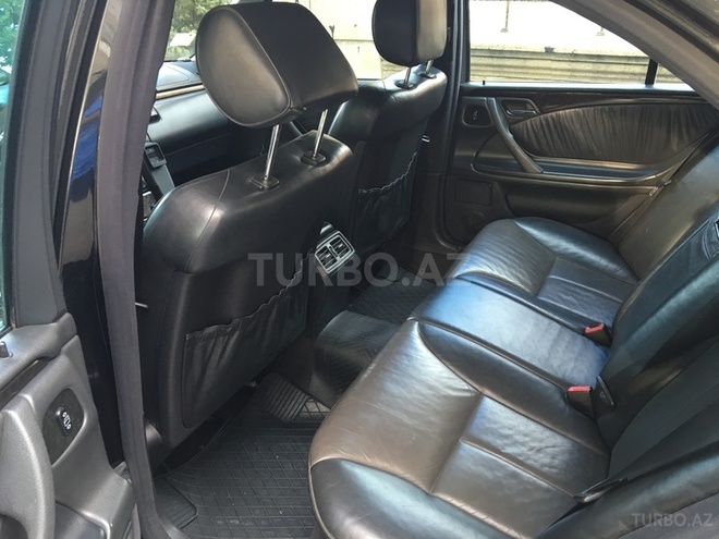 Mercedes E 320 2001, 250,000 km - 3.2 l - Bakı