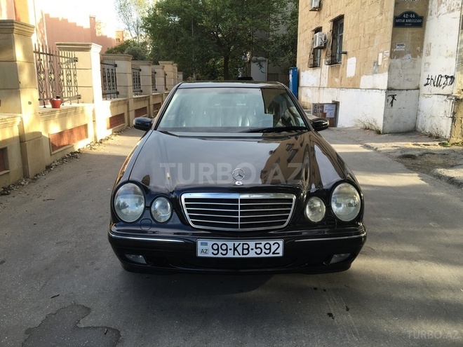 Mercedes E 320 2001, 250,000 km - 3.2 l - Bakı